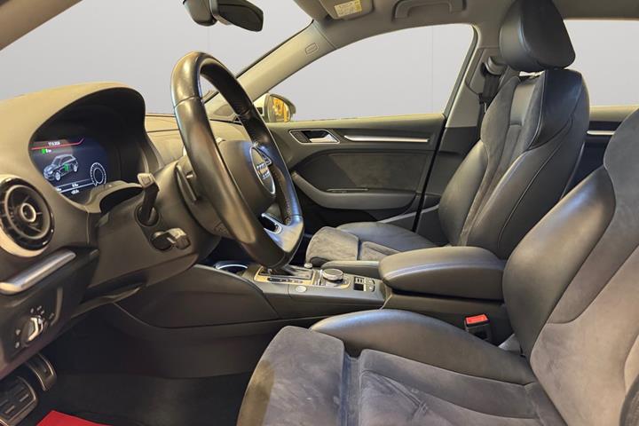 Sølv Audi A3 fra 2017