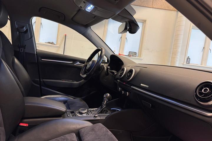 Sølv Audi A3 fra 2017