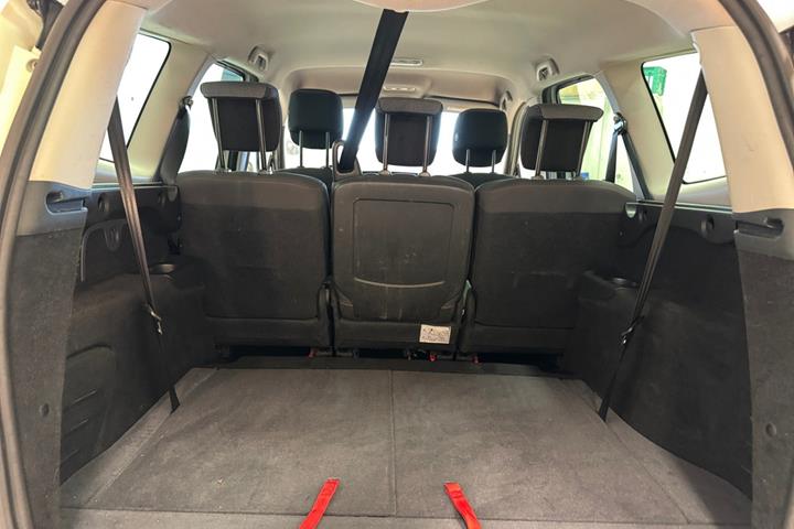Hvid Renault Grand Scenic III fra 2014