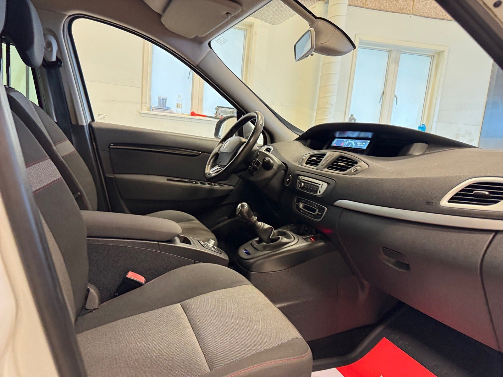 Hvid Renault Grand Scenic III fra 2014