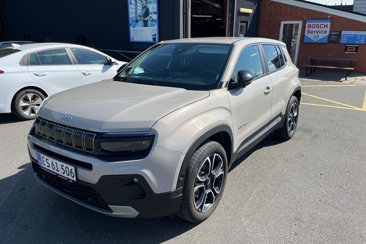Beige Jeep Avenger fra 2025