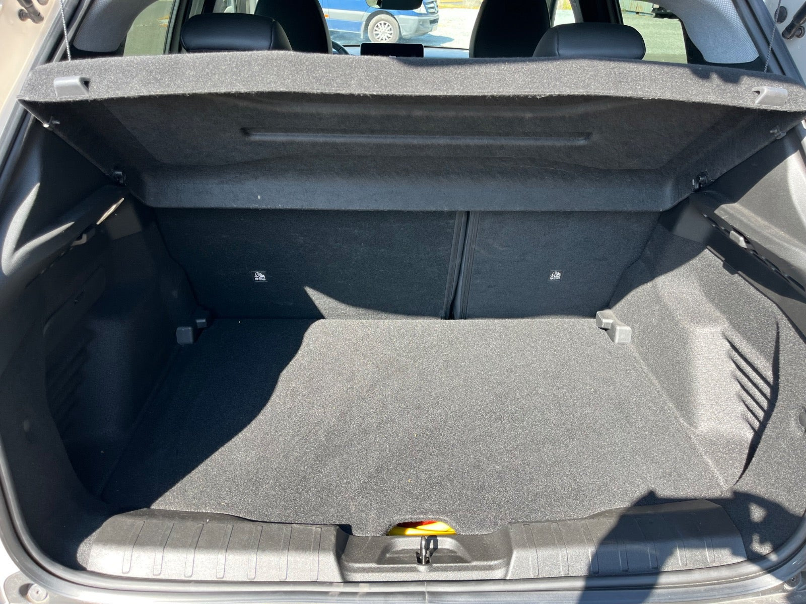 Beige Jeep Avenger fra 2025