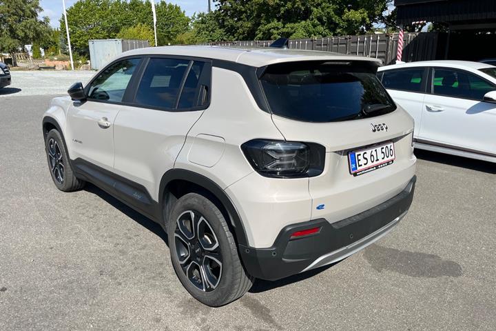 Beige Jeep Avenger fra 2025
