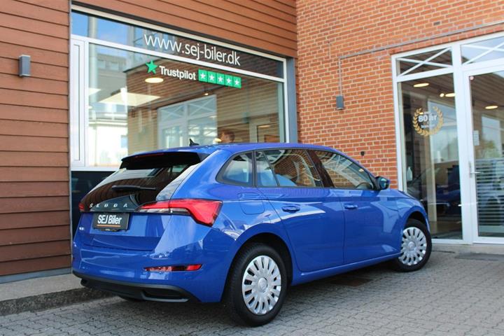 Blå Skoda Scala fra 2020