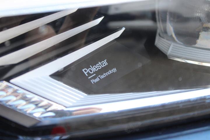 Blå Polestar 2 fra 2024