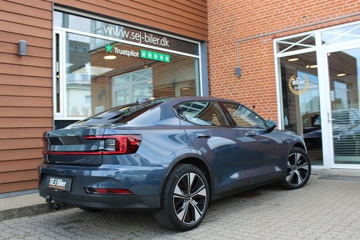 Blå Polestar 2 fra 2024