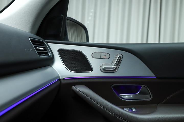 Blå Mercedes GLE350 de fra 2022