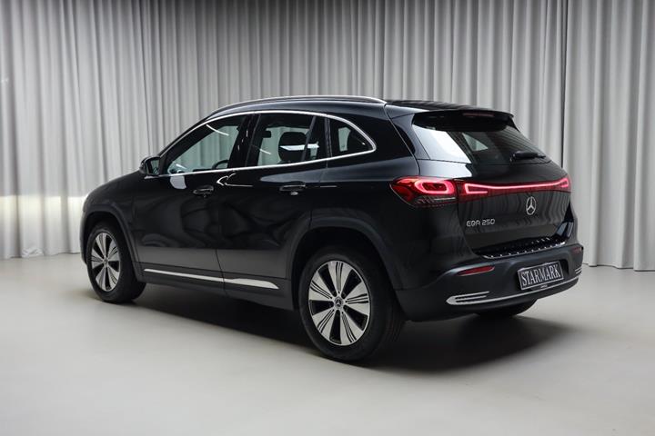 Sort Mercedes EQA250 fra 2023