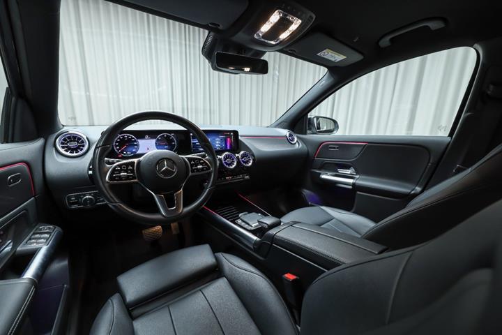 Sort Mercedes EQA250 fra 2023