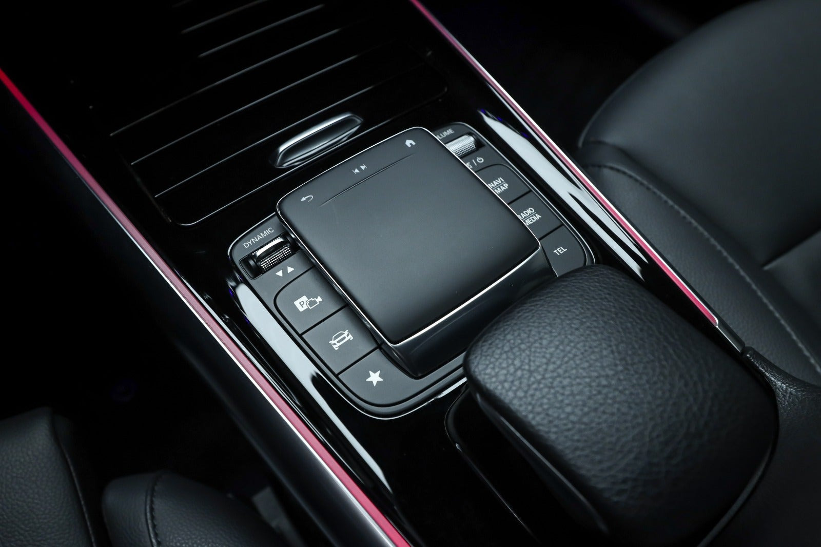 Sort Mercedes EQA250 fra 2023
