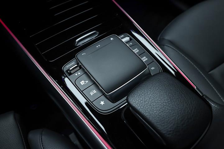 Sort Mercedes EQA250 fra 2023