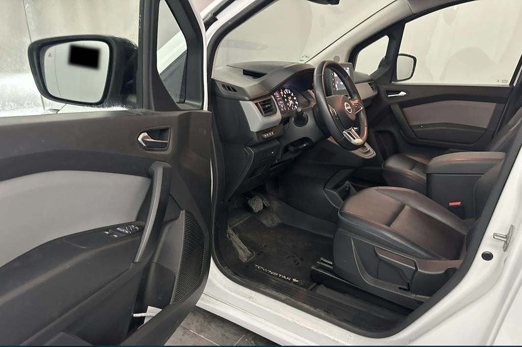 Hvid Nissan Townstar fra 2023