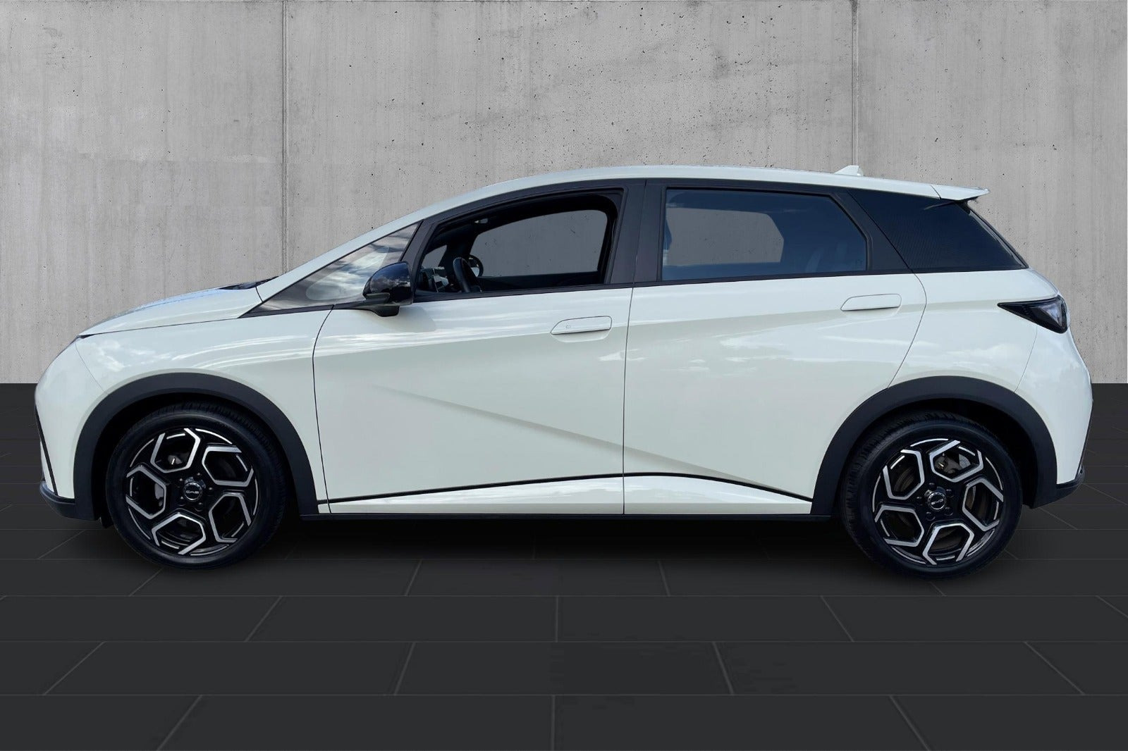 Hvid BYD Dolphin fra 2023
