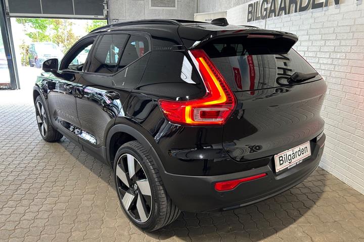 Sort Volvo XC40 fra 2023