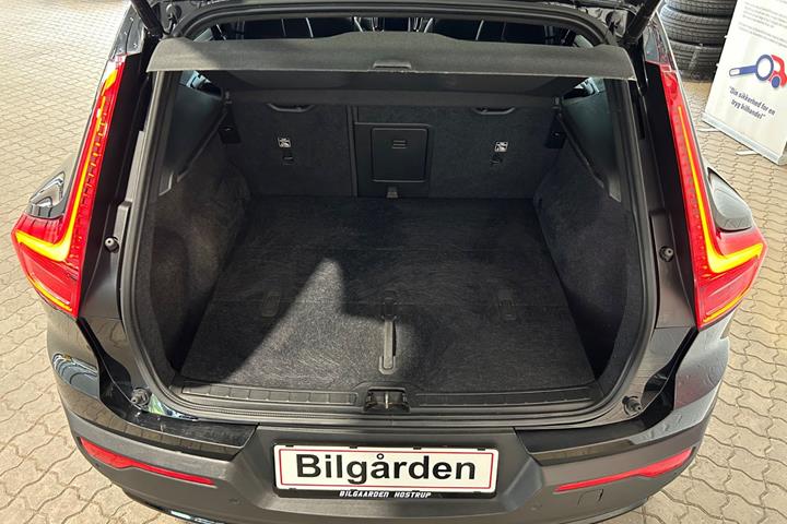Sort Volvo XC40 fra 2023