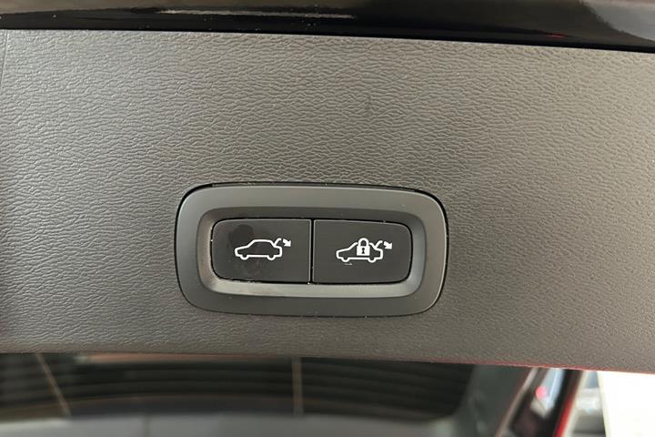 Sort Volvo XC40 fra 2023