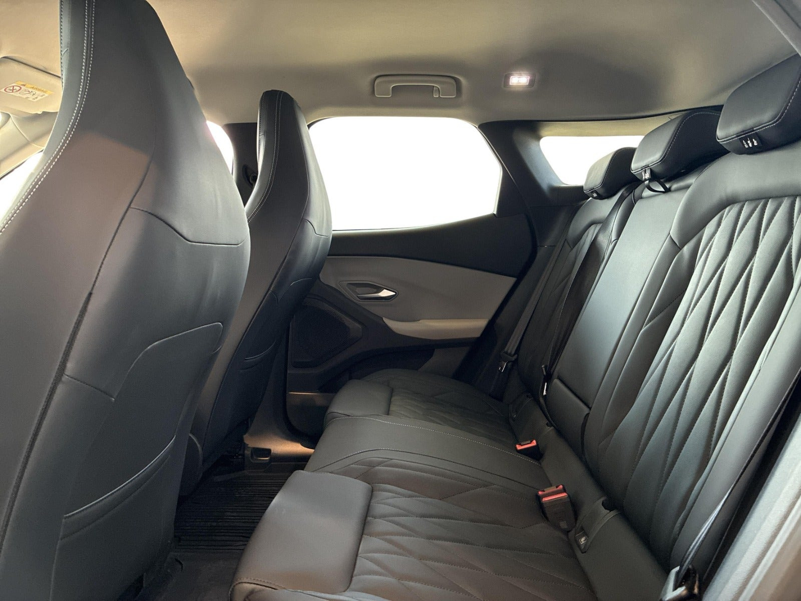Sort Ford Explorer fra 2026