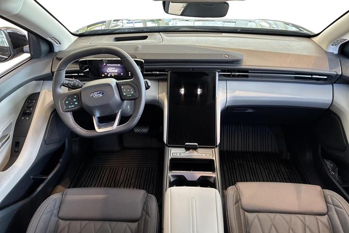 Sort Ford Explorer fra 2026