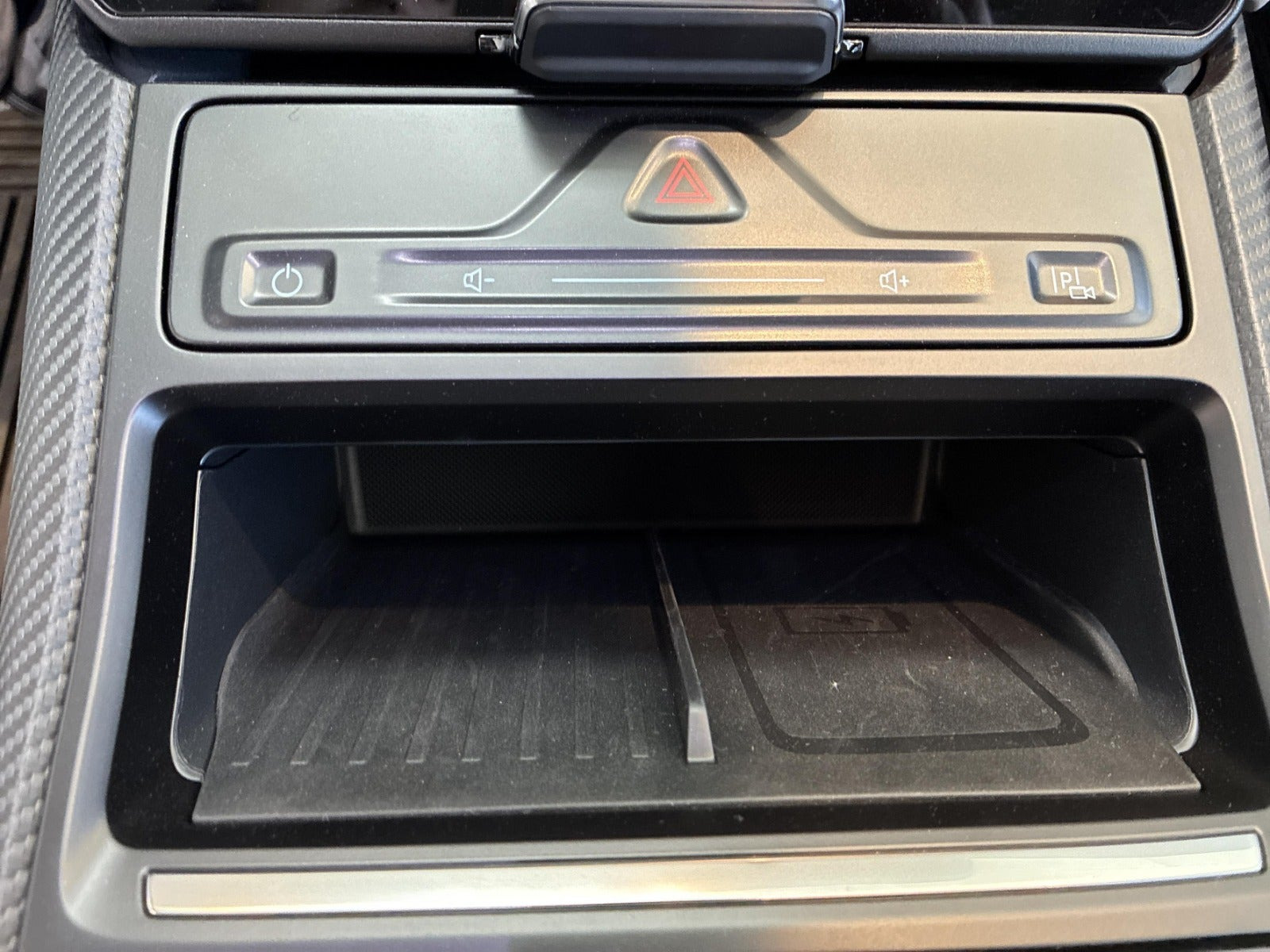 Sort Ford Explorer fra 2026