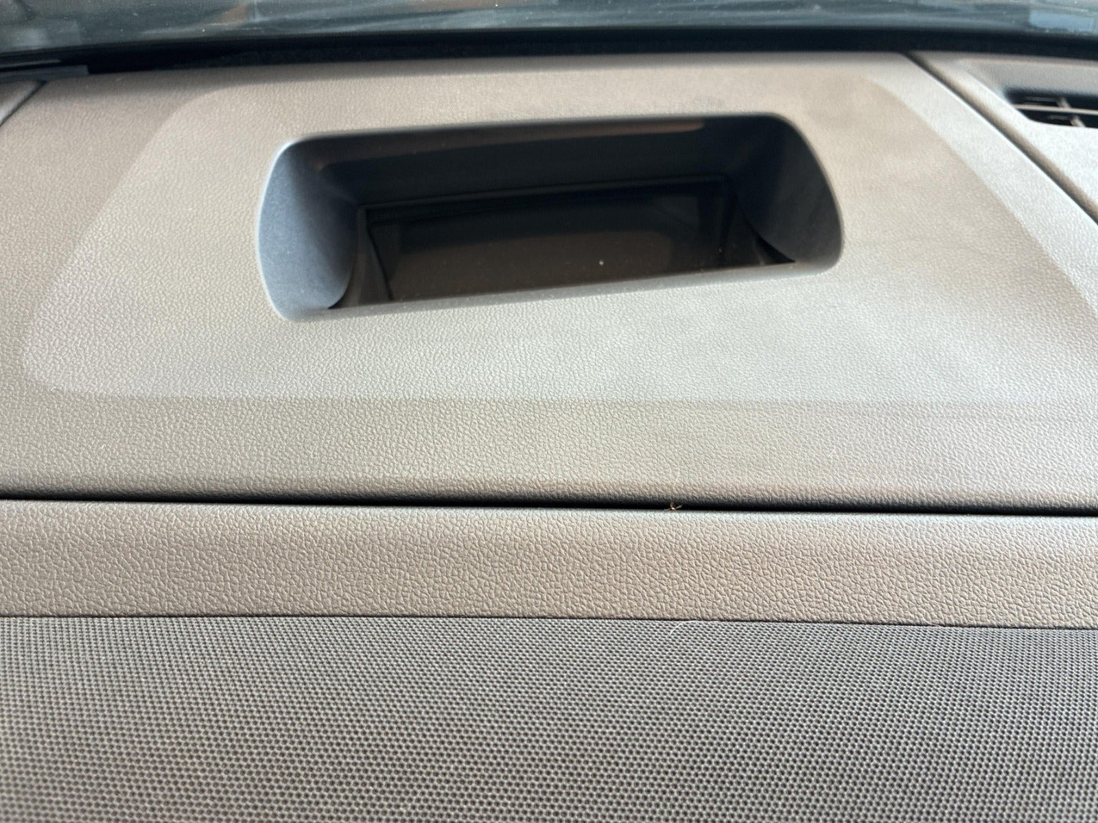 Sort Ford Explorer fra 2026