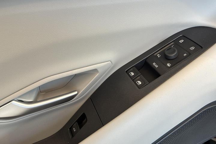Sort Ford Explorer fra 2026