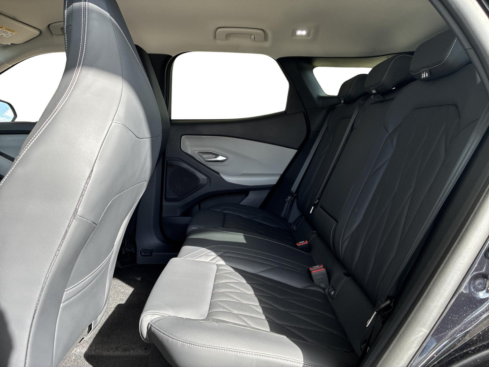 Sort Ford Explorer fra 2026