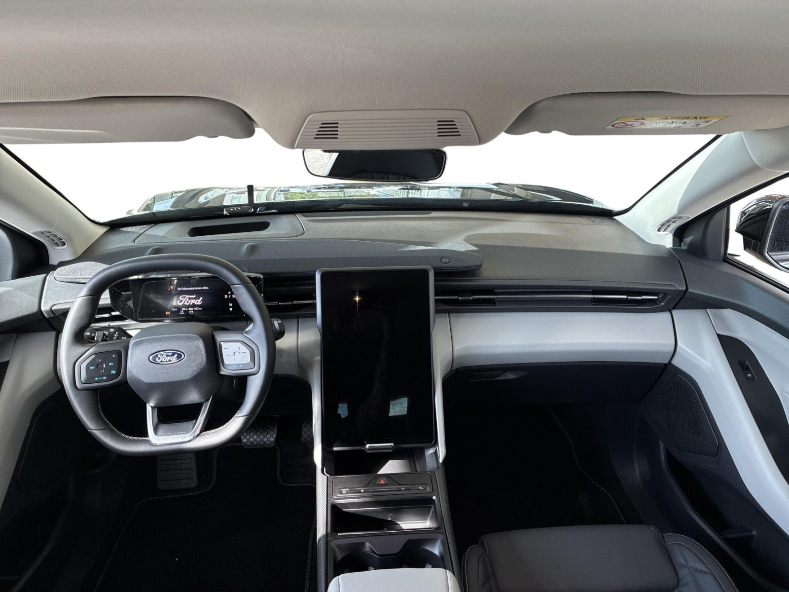 Sort Ford Explorer fra 2026