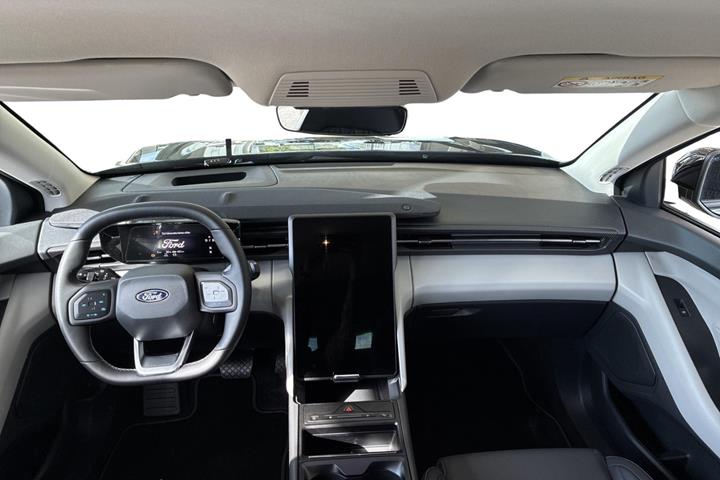 Sort Ford Explorer fra 2026
