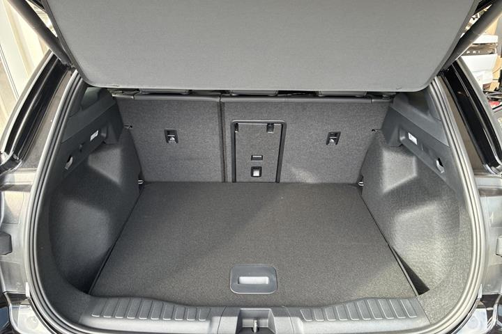 Sort Ford Explorer fra 2026