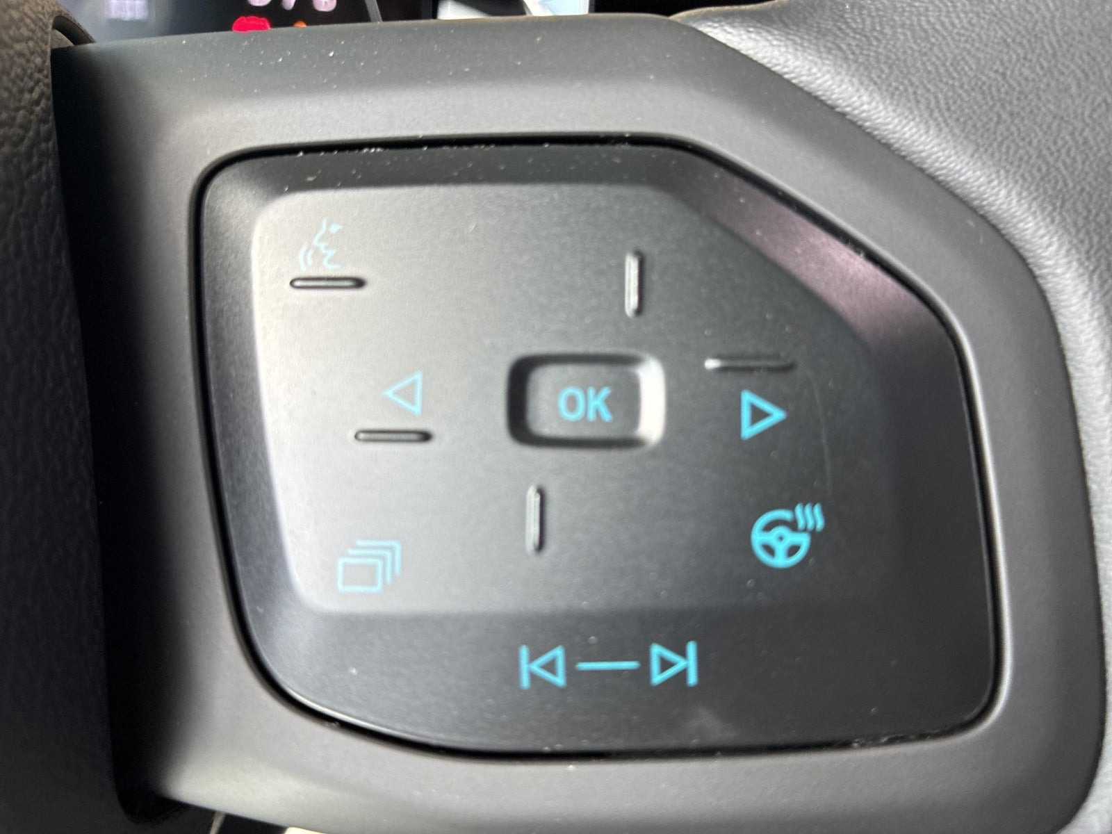 Sort Ford Explorer fra 2026