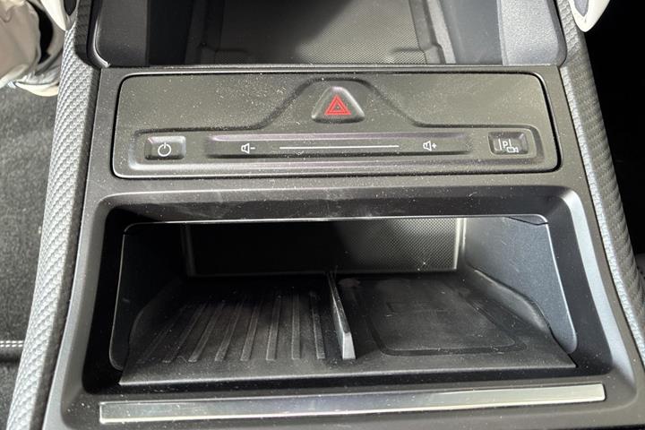 Sort Ford Explorer fra 2026
