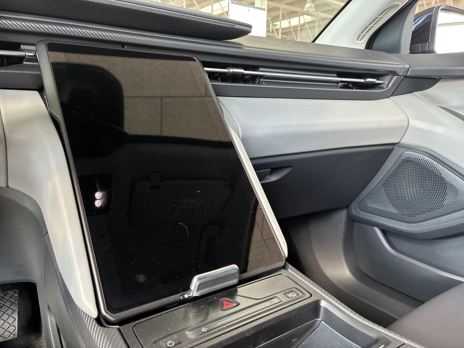 Sort Ford Explorer fra 2026