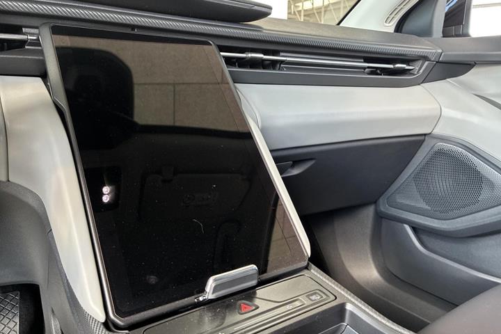 Sort Ford Explorer fra 2026