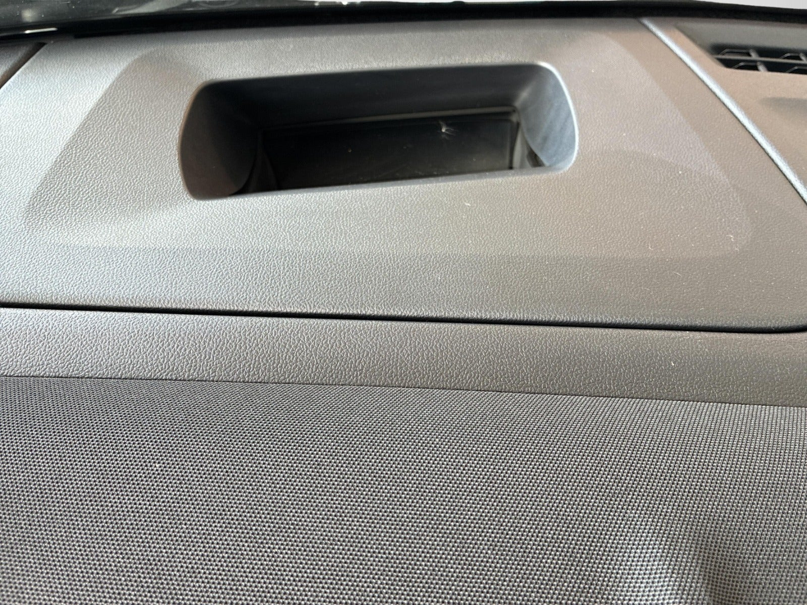 Sort Ford Explorer fra 2026