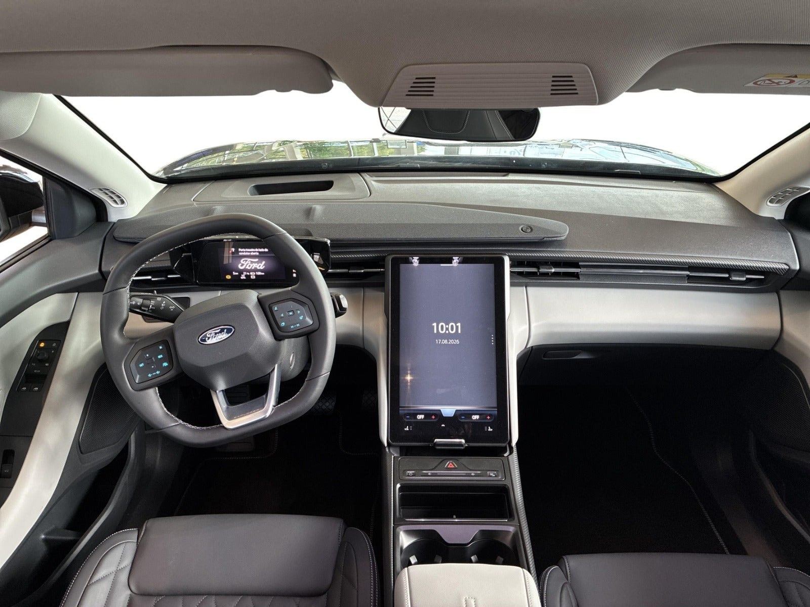 Grå Ford Explorer fra 2026