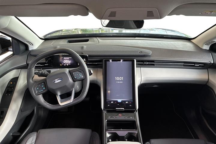 Grå Ford Explorer fra 2026