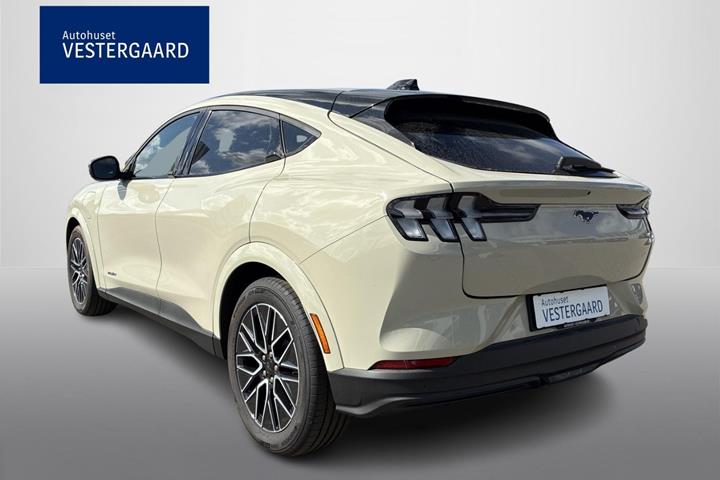 Beige Ford Mustang Mach-E fra 2026