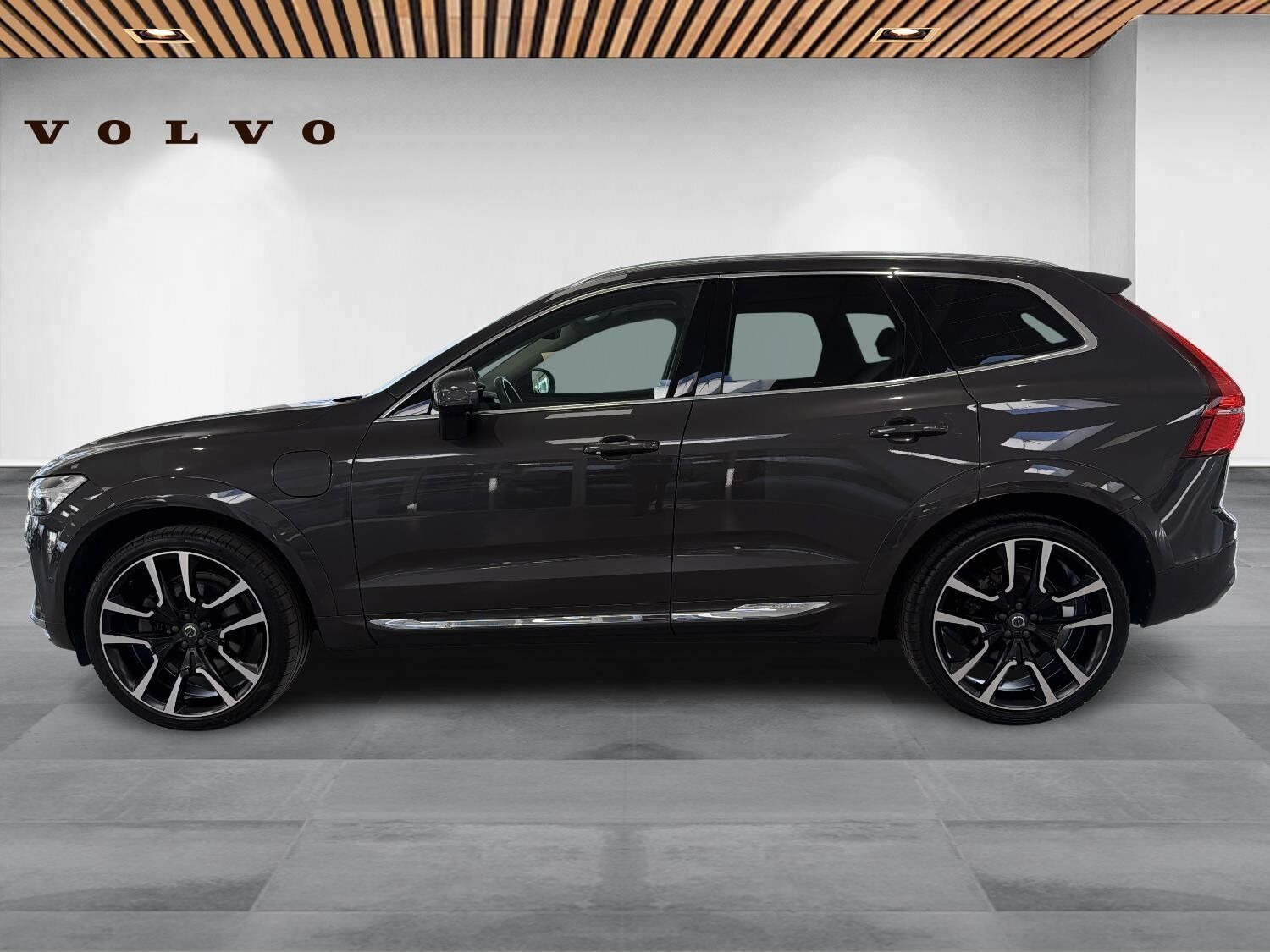 Grå Volvo XC60 fra 2021