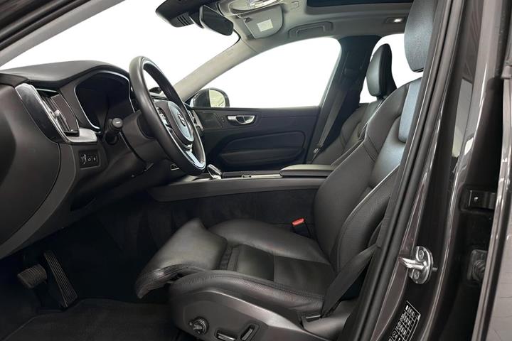 Grå Volvo XC60 fra 2021