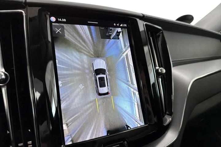 Grå Volvo XC60 fra 2021