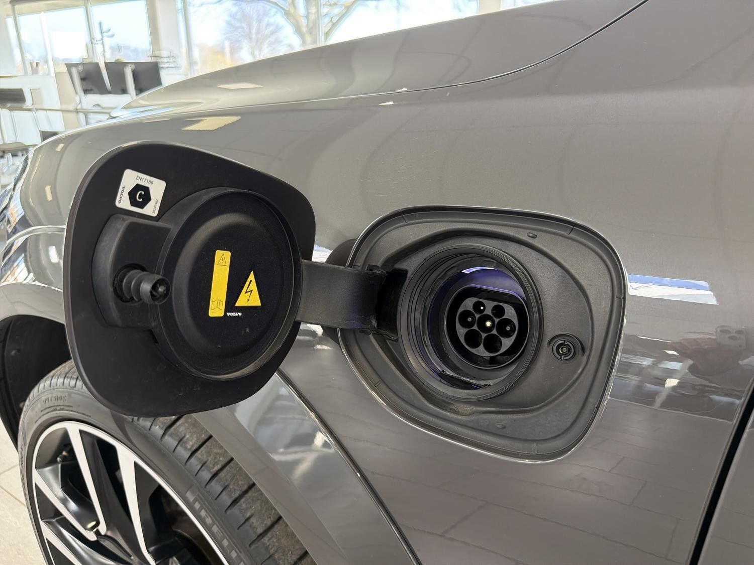 Grå Volvo XC60 fra 2021