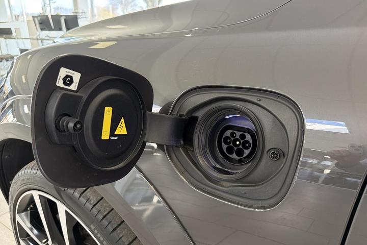 Grå Volvo XC60 fra 2021