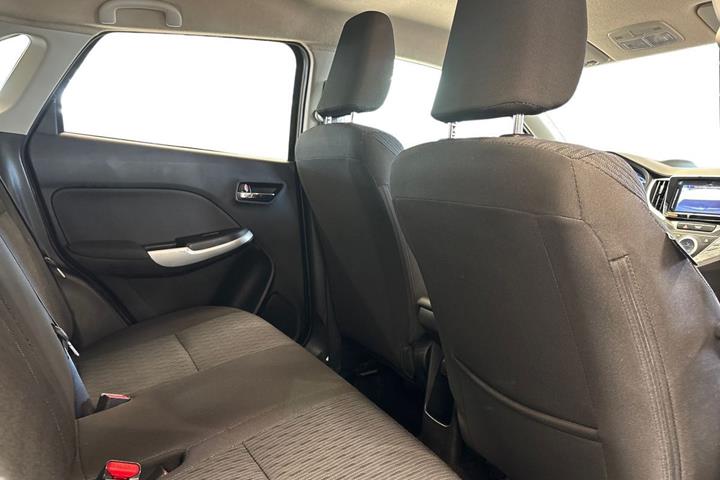 Grå Suzuki Baleno fra 2019