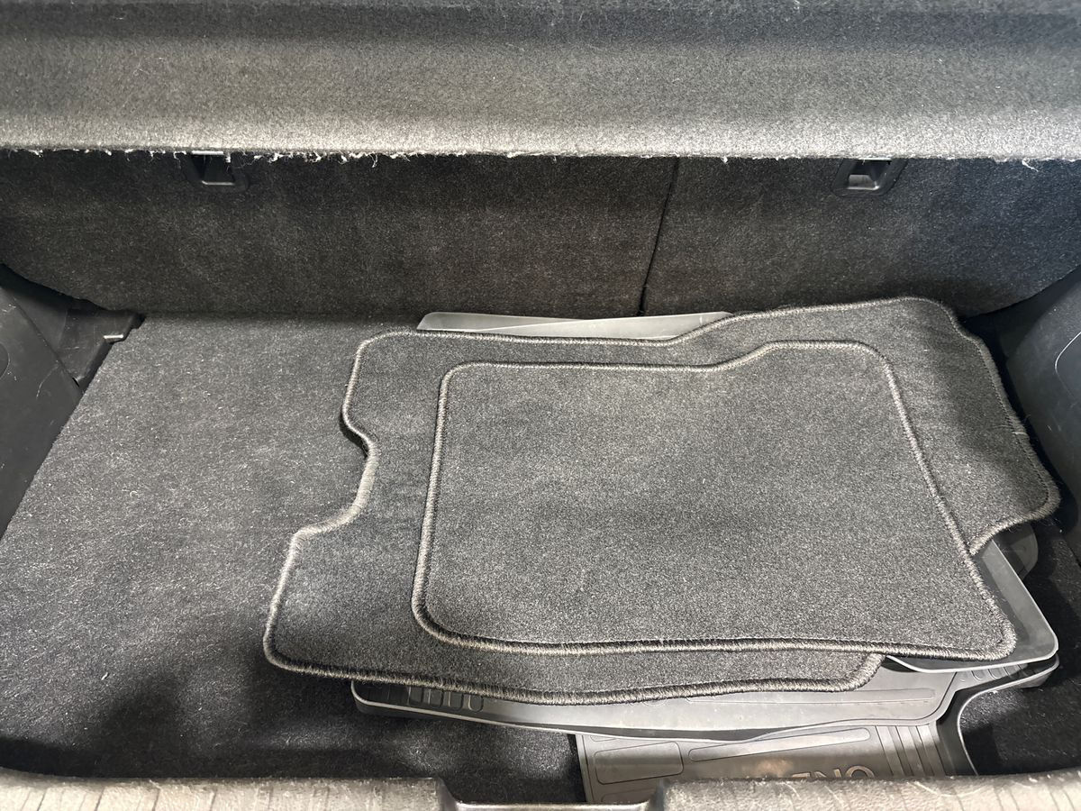 Grå Suzuki Baleno fra 2019