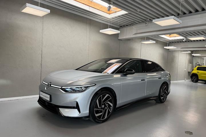 Sølv VW ID.7 fra 2025