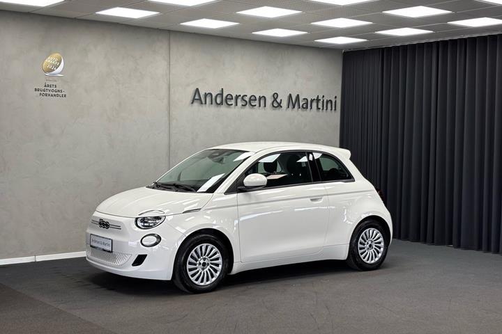 Hvid Fiat 500e fra 2023