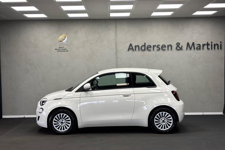 Hvid Fiat 500e fra 2023