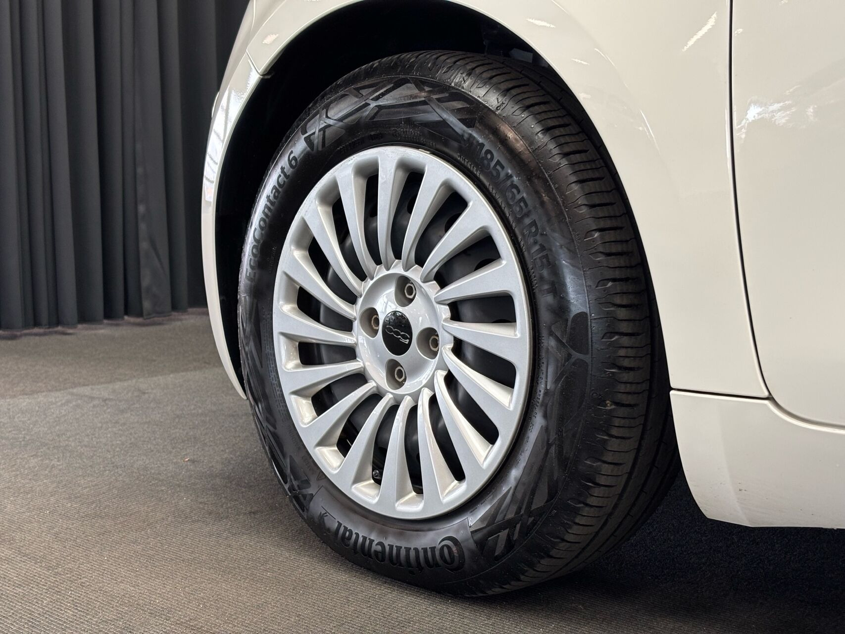 Hvid Fiat 500e fra 2023