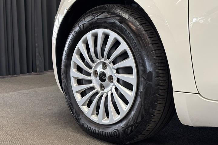 Hvid Fiat 500e fra 2023