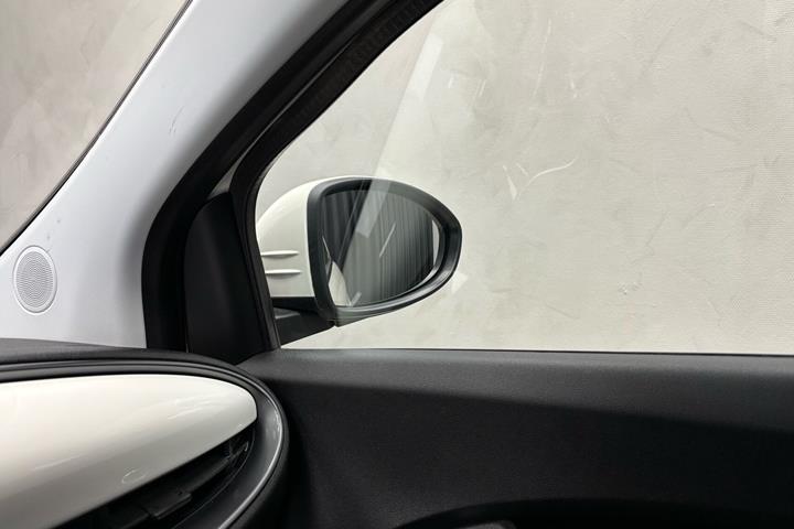 Hvid Fiat 500e fra 2023